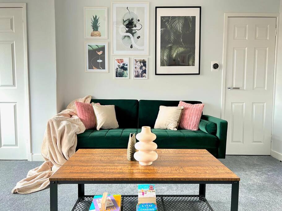 Quirky, Family Home In Glasgow Cardonald Екстер'єр фото