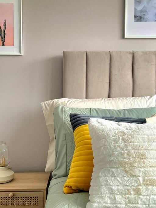 Quirky, Family Home In Glasgow Cardonald Екстер'єр фото