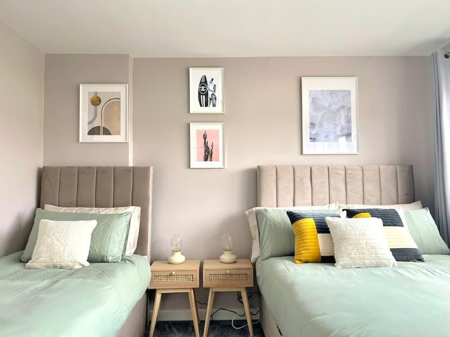 Quirky, Family Home In Glasgow Cardonald Екстер'єр фото