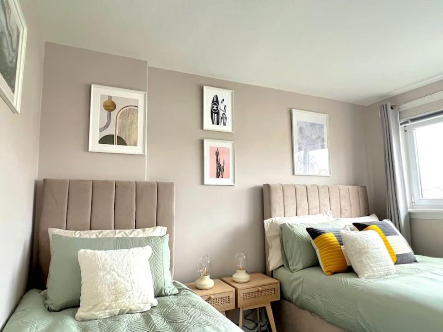 Quirky, Family Home In Glasgow Cardonald Екстер'єр фото