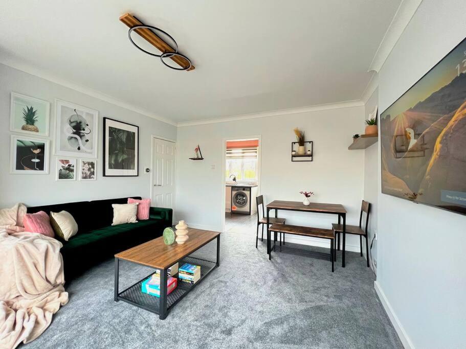Quirky, Family Home In Glasgow Cardonald Екстер'єр фото