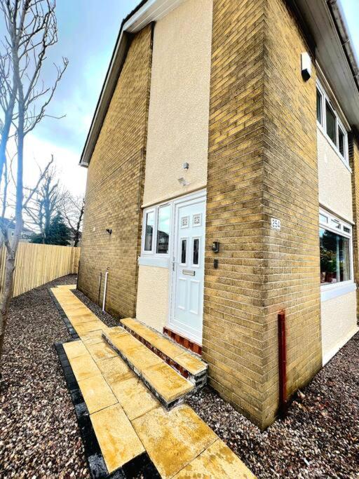 Quirky, Family Home In Glasgow Cardonald Екстер'єр фото