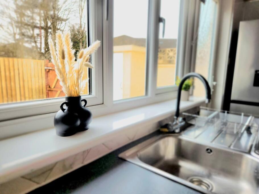 Quirky, Family Home In Glasgow Cardonald Екстер'єр фото