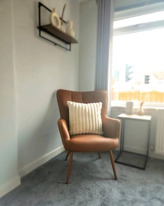 Quirky, Family Home In Glasgow Cardonald Екстер'єр фото