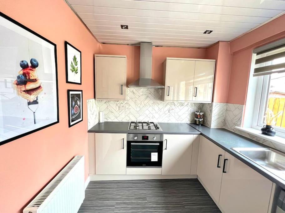 Quirky, Family Home In Glasgow Cardonald Екстер'єр фото