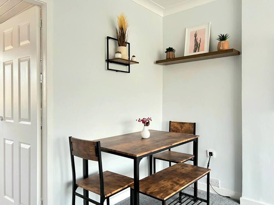 Quirky, Family Home In Glasgow Cardonald Екстер'єр фото