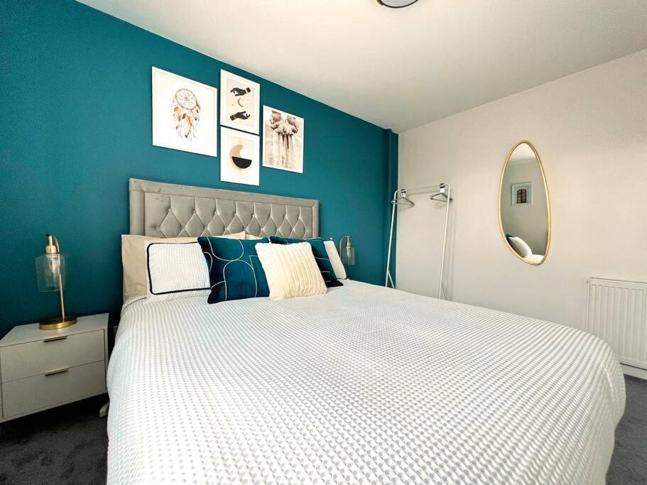 Quirky, Family Home In Glasgow Cardonald Екстер'єр фото