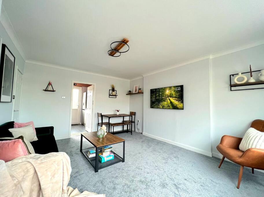 Quirky, Family Home In Glasgow Cardonald Екстер'єр фото