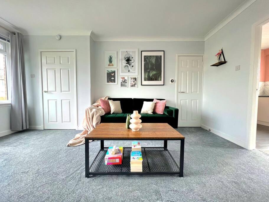 Quirky, Family Home In Glasgow Cardonald Екстер'єр фото