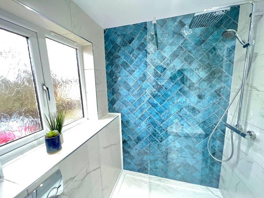 Quirky, Family Home In Glasgow Cardonald Екстер'єр фото