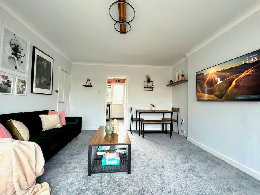 Quirky, Family Home In Glasgow Cardonald Екстер'єр фото