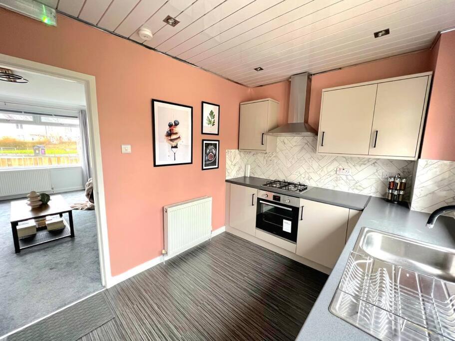 Quirky, Family Home In Glasgow Cardonald Екстер'єр фото