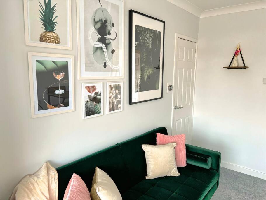 Quirky, Family Home In Glasgow Cardonald Екстер'єр фото