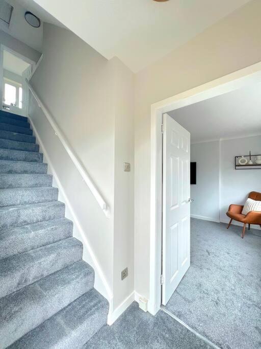 Quirky, Family Home In Glasgow Cardonald Екстер'єр фото