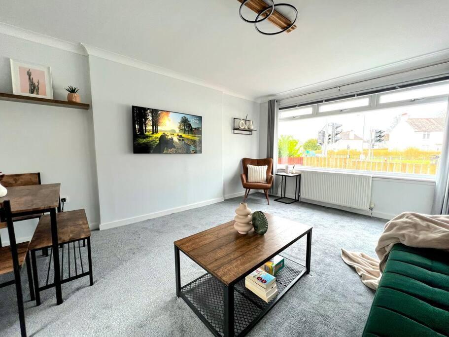 Quirky, Family Home In Glasgow Cardonald Екстер'єр фото